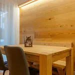 De Earth - Con Sauna *