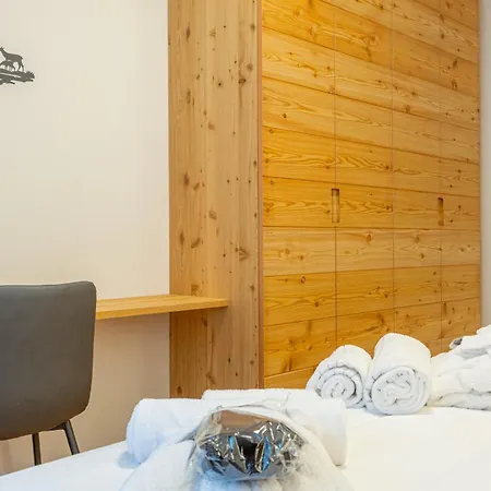 De Earth - Con Sauna *