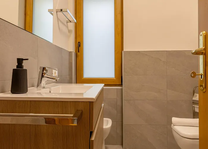 De Earth - Con Sauna