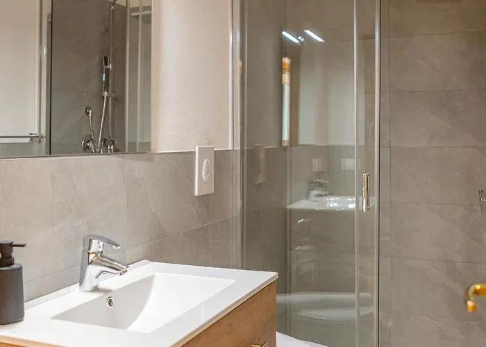 De Earth - Con Sauna